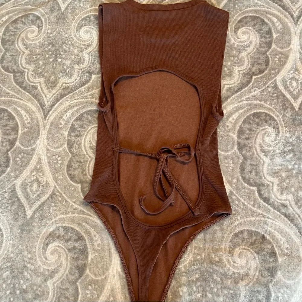 Out From Under Seamless Open-Back Bodysuit - Picture 6 of 6